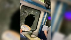 中国列车遇车祸停驶无冷气 乘